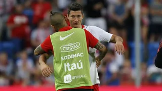 Vidal tuvo divertida reunión con Lewandowski: Comentaron su peinado y le pidió la camiseta al polaco