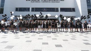 La emotiva despedida del plantel de Colo Colo a Jorge Toro en el Estadio Monumental