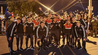 Jugadores de Colo Colo compartieron con hinchas en Calama previo a la semifinal con Cobreloa