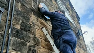 Inauguraron placa conmemorativa de Jorge Robledo en Inglaterra el día de su natalicio