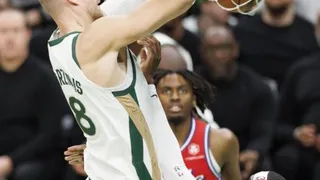 Boston Celtics venció a Philadelphia y sigue como el mejor equipo de la NBA