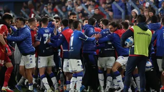 Vélez terminó a los golpes con Nacional tras ganar con gran remontada en Montevideo