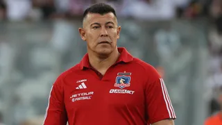 Quiere experiencia: Almirón solicita a la directiva de Colo Colo un “Patrón” defensivo