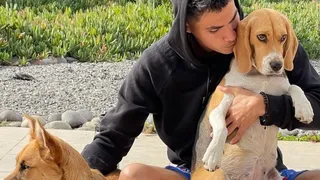 Pablo Galdames disfruta sus vacaciones junto Vesta Lugg y “su familia feliz”