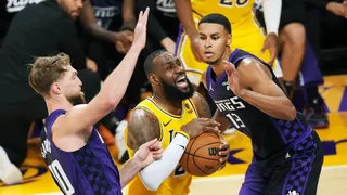Los Lakers se empantaron ante unos inspirados Sacramento Kings
