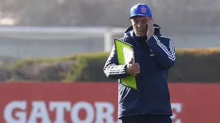 Kudelka vive horas complicadas con el plantel de la U