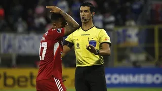 Prensa uruguaya criticó al juez Leodán González por su error en penal a favor de la UC