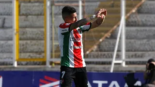 Bryan Carrasco ejecutó el penal y concretó la frenética remontada de Palestino ante Cobresal