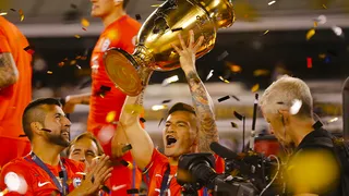 Un histórico: Charles Aránguiz llegó a 100 partidos con La Roja