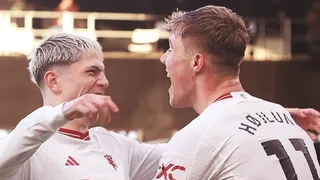 Manchester United sufrió para batir a Luton Town con doblete de Hojlund