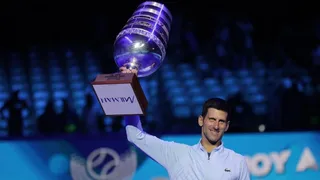 Djokovic lució su mejor repertorio para vencer a Tsitsipas y ganó en Astana