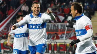 Luciano Aued definió tras un centro preciso de Isla y abrió la cuenta para la UC sobre Curicó