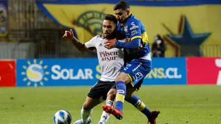 Colo Colo rescató un empate ante Everton con dos jugadores menos en duelo marcado por el VAR