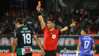 ¡De héroe a villano! Insólita expulsión de Da Silva en el Palestino vs Dep. Limache