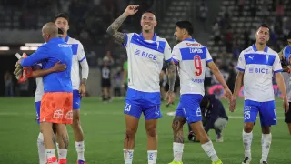 Se suman a Gary Medel: U Católica consigue la renovación de otros dos inamovibles del plantel