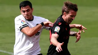 Uruguayo Maxi Gómez fue expulsado por insulto de grueso calibre al árbitro