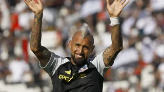 Arturo Vidal estrenó nuevo look en el Superclásico