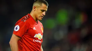 Alexis Sánchez sufrió dolorosa caída junto a Manchester United ante Tottenham