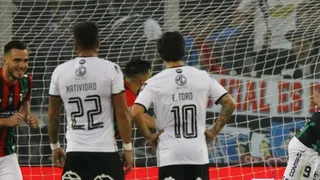 Jugadores de Colo Colo homenajearon a sus madres en camisetas usadas ante Palestino