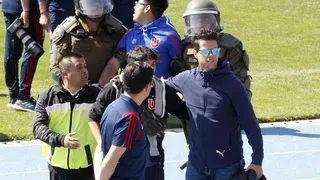 Banderazo de U. de Chile terminó con algunos hinchas detenidos