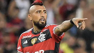 Vidal repitió titularidad en dura remontada que Flamengo sufrió a manos de Internacional