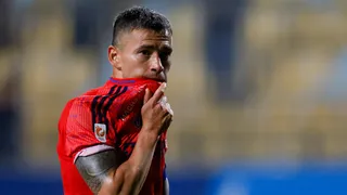 Preocupación en U de Chile: Charles Aránguiz es duda para enfrentar a Estudiantes