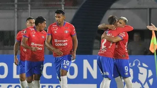 Jorge Wilstermann derrotó a Peñarol y desplazó a Colo Colo en el Grupo C de la Libertadores