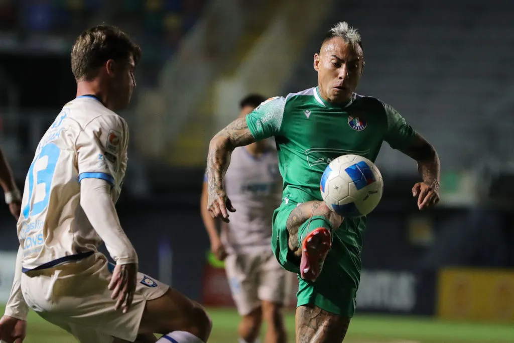 Para Azul Azul Eduardo Vargas no sería prioridad en el mercado/ © Felipe Zanca-Photosport