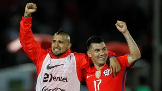 Histórico de Colo Colo pide a Arturo Vidal y Gary Medel en La Roja