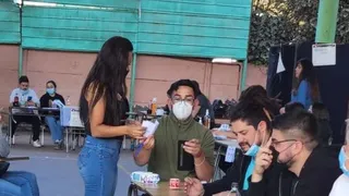 La jueza Cindy Nahuelcoy cumplió con su deber cívico en Pudahuel