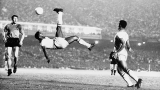 “Pelé lo hizo primero”: El viral que comparó las jugadas de “O Rei” con las estrellas del fútbol