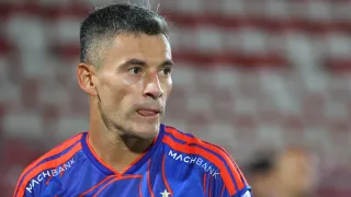 Era más de lo esperado: se conoció el tiempo de baja de Charles Aránguiz por su desgarro en U de Chile