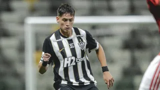 Atlético Mineiro confirma que negocia la salida de Iván Román a Colo Colo