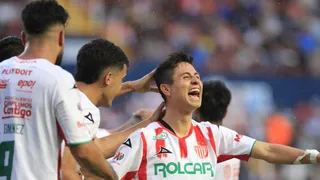 Angelo Araos jugó en victoria de Necaxa sobre Pachuca en la liga mexicana