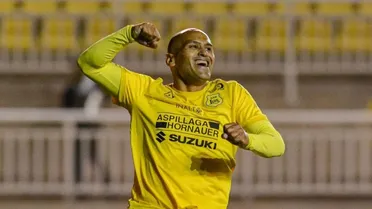 Humberto Suazo estirará su legendaria carrera: Renueva contrato con San Luis de Quillota