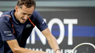 Medvedev frenó la reacción de Laslo Djere y entró a cuartos en Halle