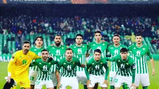 Medio español aseguró que Bravo tiene diferencias con Betis para renovar su contrato