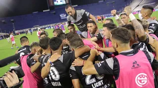 Dedicado a Maradona: Gimnasia logró emotivo triunfo sobre Vélez