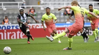 Kevin de Bryune y Raheem Sterling anotaron en la victoria del City sobre Newcastle en la FA Cup