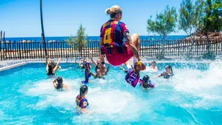 Equipo femenino de Barcelona vivió animada “pool party” tras ganar el título en España