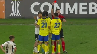 Carlos Palacios se fue expulsado y complicó a Colo Colo ante Boca Juniors en el Monumental
