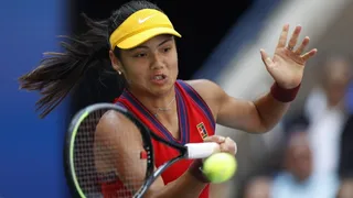 Emma Raducanu extendió su sorpresiva racha y avanzó a semifinales del US Open