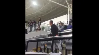 Hinchas peruanos insultaron al presidente de AFA por derrota ante Ecuador en el sub 17