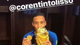 Arturo Vidal felicitó a su compañero Corentin Tolisso por coronarse campeón del mundo