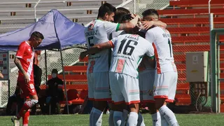 Cobresal doblegó a Curicó Unido en el norte y trepó en el Campeonato Nacional