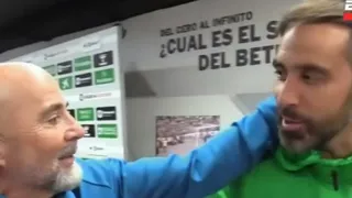 Claudio Bravo y Jorge Sampaoli se reencontraron tras el derbi sevillano