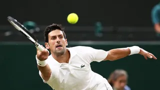 Djokovic venció en el primer asalto a Nadal y quedó a un set de alcanzar la final de Wimbledon