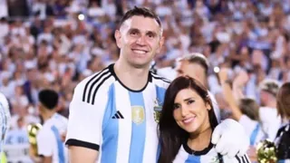 Esposas de campeones del mundo también emularon polémico festejo del Dibu Martínez