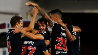 Angelo Henríquez sorprendió con hermosa volea para golpear a Unión Española