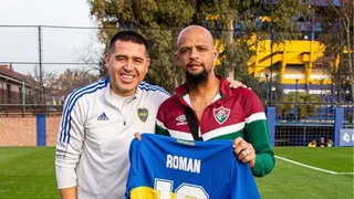 Juan Román Riquelme visitó al plantel de Fluminense y regaló camisetas a sus figuras